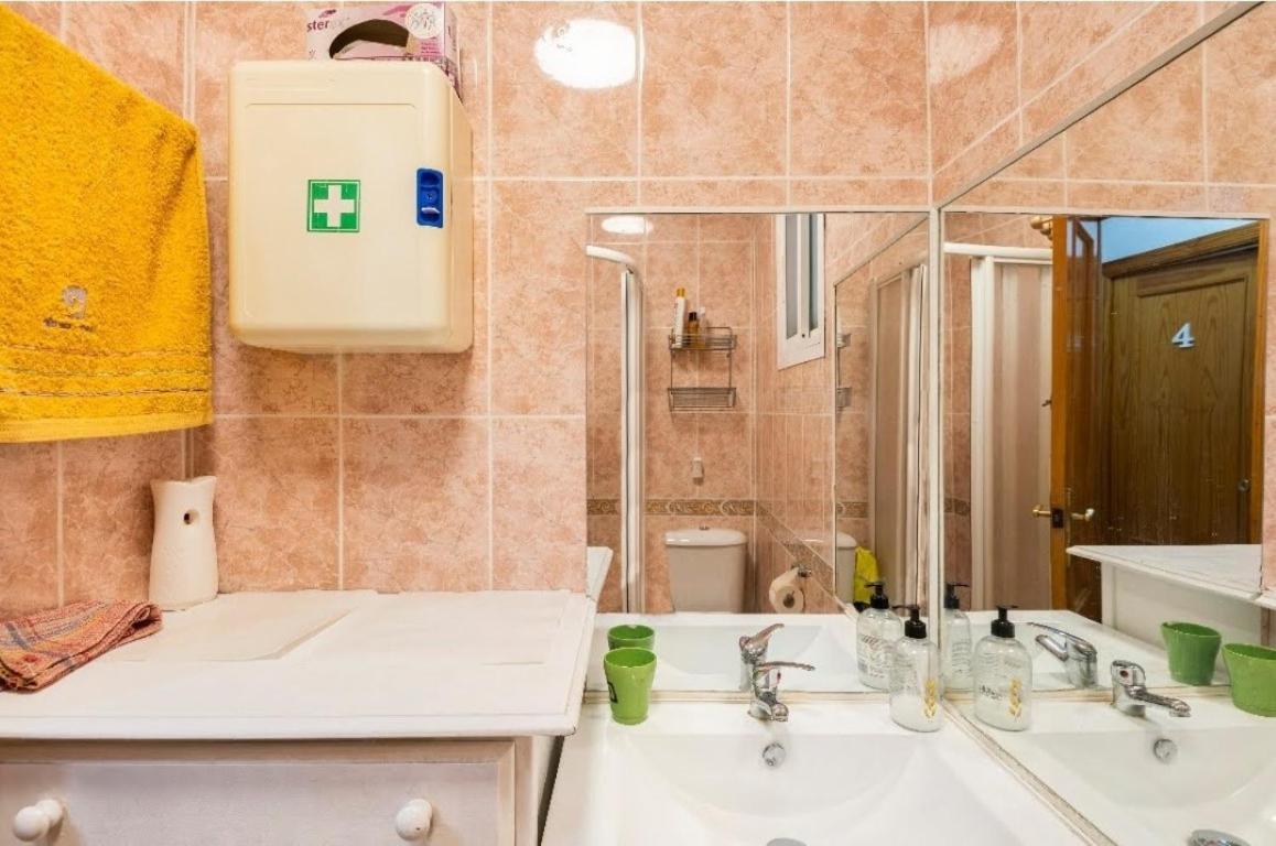 Habitaciones Privadas Con Cama Doble En Sevilla Екстер'єр фото