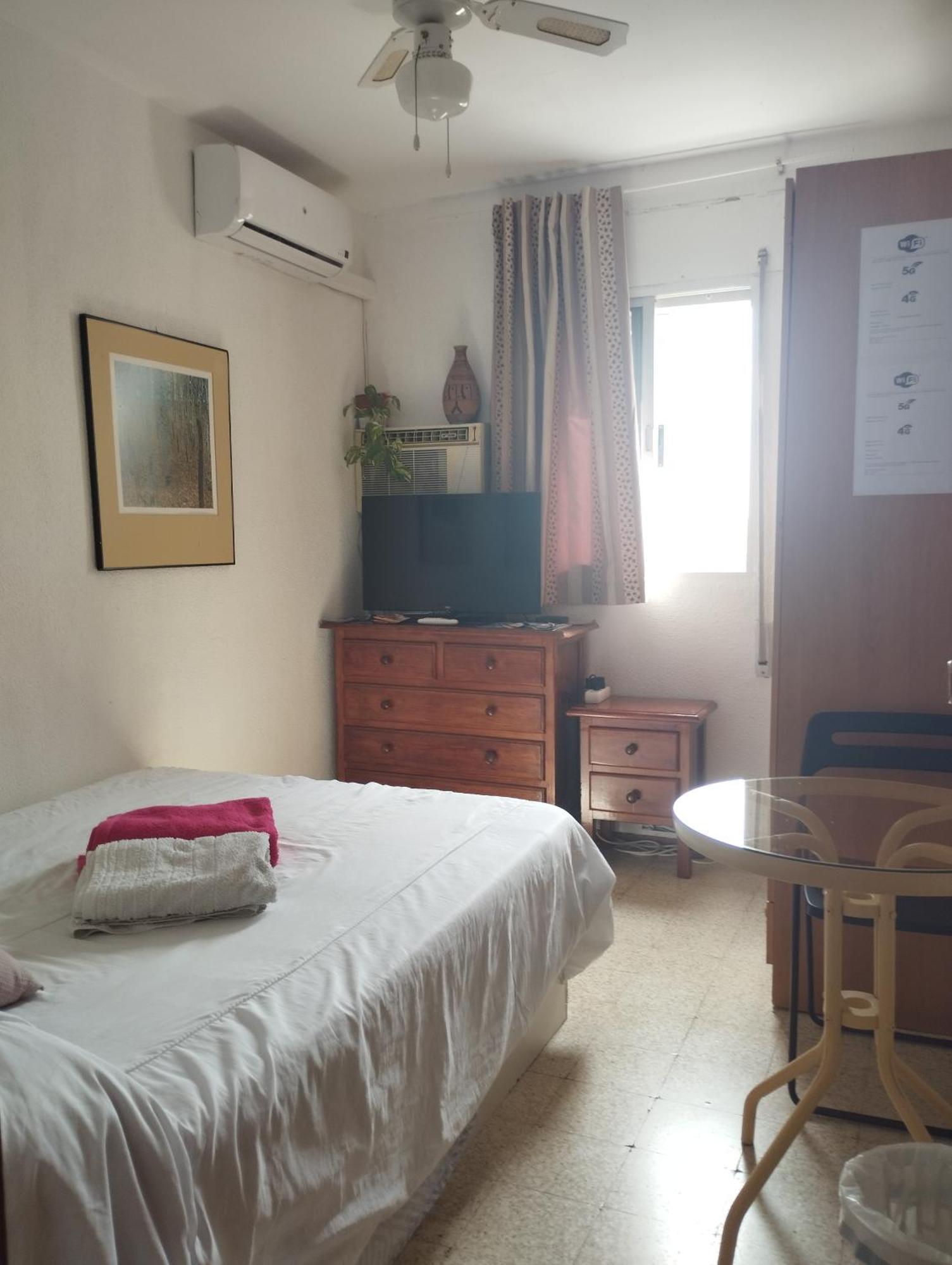 Habitaciones Privadas Con Cama Doble En Sevilla Екстер'єр фото