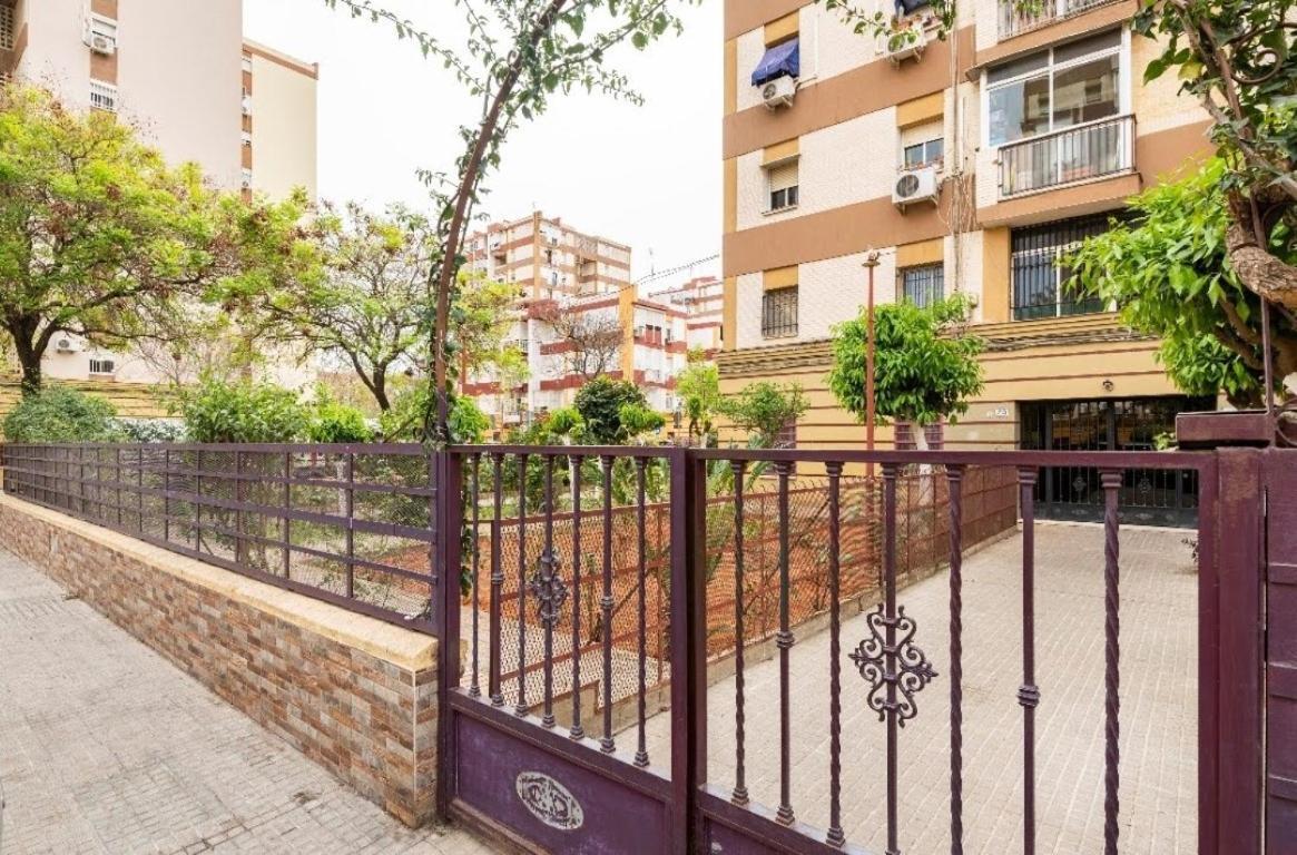 Habitaciones Privadas Con Cama Doble En Sevilla Екстер'єр фото