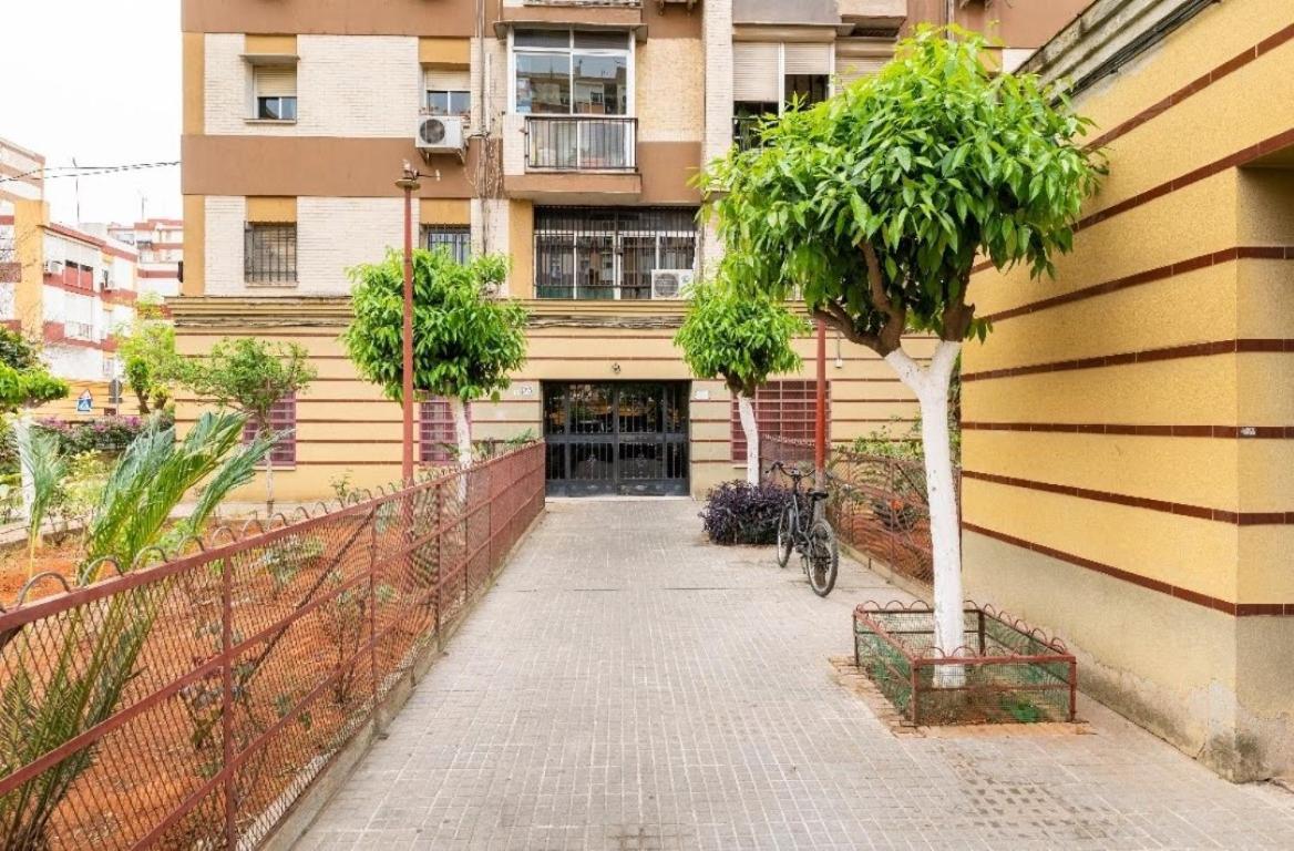 Habitaciones Privadas Con Cama Doble En Sevilla Екстер'єр фото