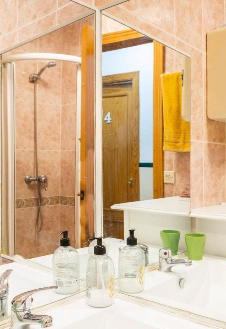 Habitaciones Privadas Con Cama Doble En Sevilla Екстер'єр фото