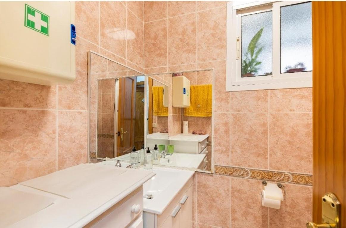 Habitaciones Privadas Con Cama Doble En Sevilla Екстер'єр фото